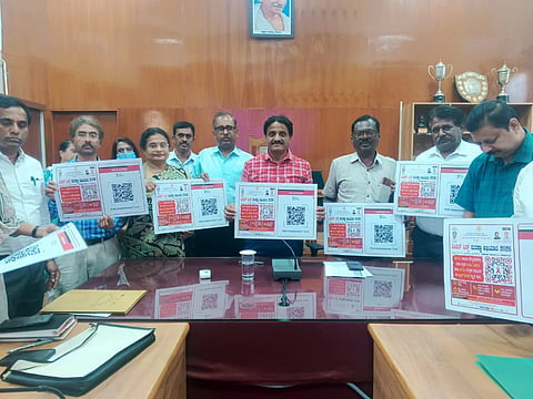 ಮಂಡ್ಯದಲ್ಲಿ ಆಯೋಜಿಸಿದ್ದ ಸಭೆಯಲ್ಲಿ ಎಚ್ಐವಿ ಸೋಂಕಿಗೆ ಸಂಬಂಧಿಸಿದ ಕ್ಯೂ ಆರ್ ಕೋಡ್ ಫೋಸ್ಟರ್ ಬಿಡುಗಡೆ ಮಾಡಲಾಯಿತು. 