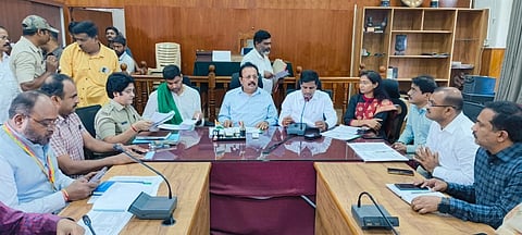 ಮಂಡ್ಯದಲ್ಲಿ ಜಿಲ್ಲಾ ಉಸ್ತುವಾರಿ ಸಚಿವ ಎನ್.ಚಲುವರಾಯಸ್ವಾಮಿ ಅಧ್ಯಕ್ಷತೆಯಲ್ಲಿ ವೈರಮುಡಿ ಬ್ರಹ್ಮೋತ್ಸವದ ಪೂರ್ವಭಾವಿ ಸಭೆ ಆಯೋಜಿಸಲಾಗಿತ್ತು.