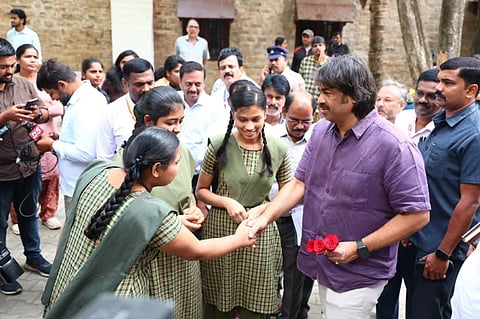 ಶಿಕ್ಷಣ ಸಚಿವ ಮಧು ಬಂಗಾರಪ್ಪ ಬುಧವಾರ ಮಲ್ಲೇಶ್ವರದ ಕೆಪಿಎಸ್ ಪರೀಕ್ಷಾ ಕೇಂದ್ರಕ್ಕೆ ಭೇಟಿ ಪರಿಶೀಲನೆ ನಡೆಸಿದರು