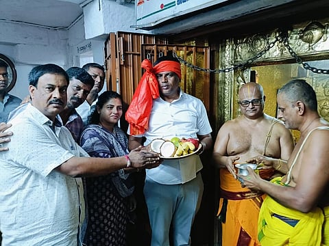 ಮಂಡ್ಯ ನಗರದ ಇತಿಹಾಸ ಪ್ರಸಿದ್ಧ ಲಕ್ಷ್ಮೀ ಜನಾರ್ದನಸ್ವಾಮಿ ದೇವಸ್ಥಾನದಲ್ಲಿ ಶಾಸಕ ಪಿ.ರವಿಕುಮಾರ್ ಗಣಿಗ ವಿಶೇಷ ಪೂಜೆ ಸಲ್ಲಿಸಿದರು.