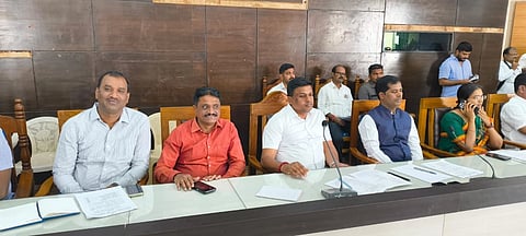 ಮಂಡ್ಯದಲ್ಲಿ ಶಾಸಕ ಪಿ.ರವಿಕುಮಾರ್ ಗಣಿಗ ಅಧ್ಯಕ್ಷತೆಯಲ್ಲಿ ಬೂದನೂರು ಉತ್ಸವದ ಪೂರ್ವಭಾವಿ ಸಭೆ ಆಯೋಜಿಸಲಾಗಿತ್ತು. 
