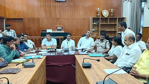 ಮಂಡ್ಯದಲ್ಲಿ ಶಾಸಕ ರವಿಕುಮಾರ್ ಗಣಿಗ ಅಧ್ಯಕ್ಷತೆಯಲ್ಲಿ ಬೂದನೂರು ಉತ್ಸವದ ಪೂರ್ವಭಾವಿ ಸಭೆ ಆಯೋಜಿಸಲಾಗಿತ್ತು. 