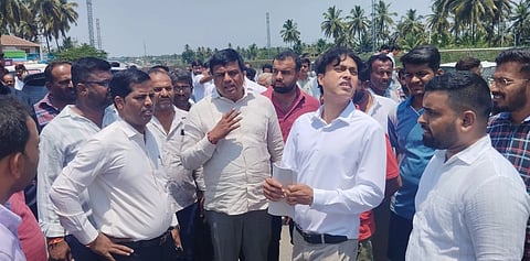 ಮಂಡ್ಯ ತಾಲೂಕು ಹನಕೆರೆ ಗ್ರಾಮದಲ್ಲಿ ಅಂಡರ್‌ಪಾಸ್ ನಿರ್ಮಾಣ ಕಾಮಗಾರಿಯನ್ನು ಶಾಸಕ ಪಿ.ರವಿಕುಮಾರ್ ಗಣಿಗ ಪರಿಶೀಲಿಸಿದರು.