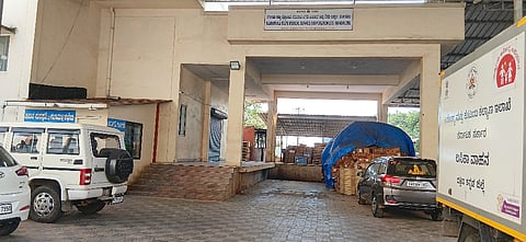   ದ.ಕ ಹಾಗೂ ಉಡುಪಿ ಜಿಲ್ಲೆಗಳಿಗೆ ಸಂಬಂಧಪಟ್ಟಂತೆ ಸದ್ಯ ವೆನ್ಲಾಕ್ ಜಿಲ್ಲಾಸ್ಪತ್ರೆಯಲ್ಲಿ ಔಷಧ ಉಗ್ರಾಣ ಇದೆ. ತುಂಬಾ ಹಳೆಯದಾದ ಉಗ್ರಾಣ ಆದ ಕಾರಣ ಇದು ಶಿಥಿಲಗೊಳ್ಳುವ ಸ್ಥಿತಿಯಲ್ಲಿದ್ದು, ಮಳೆಗಾಲದಲ್ಲಂತೂ ತುಂಬಾ ಸಮಸ್ಯೆ ಉಂಟಾಗುತ್ತಿದೆ.