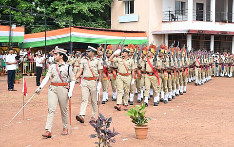ದ.ಕ. ಜಿಲ್ಲಾ ಸ್ವಾತಂತ್ರ್ಯೋತ್ಸವ ಕಾರ್ಯಕ್ರಮದಲ್ಲಿ ಎಸಿಪಿ ವಿಜಯ ಕ್ರಾಂತಿ ಅವರ ನೇತೃತ್ವದಲ್ಲಿ ಆಕರ್ಷಕ ಪಥಸಂಚಲನ ನಡೆಯಿತು. ಅತಿಥಿಗಳಿಗೆ ಪೊಲೀಸರಿಂದ ಗೌರವ ವಂದನೆ ಸಲ್ಲಿಸಲಾಯಿತು.
