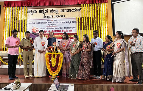  ಜಿಲ್ಲಾಡಳಿತ, ಜಿಪಂ ಹಾಗೂ ಹಿಂದುಳಿದ ವರ್ಗಗಳ ಕಲ್ಯಾಣ ಇಲಾಖೆ ಸಂಯುಕ್ತ ಆಶ್ರಯದೊಂದಿಗೆ ಮಾಜಿ ಮುಖ್ಯಮಂತ್ರಿ ಡಿ. ದೇವರಾಜ ಅರಸು ಅವರ 111 ನೇ ಜನ್ಮ ದಿನಾಚರಣೆ ಸಮಾರಂಭವನ್ನು ರಾಜ್ಯ ಕನಿಷ್ಠ ವೇತನಾ ಸಲಹಾ ಮಂಡಳಿ ಅಧ್ಯಕ್ಷ ಟಿ.ಎಂ ಶಾಹಿದ್ ಉದ್ಘಾಟಿಸಿದರು. 