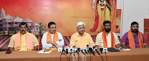 ಅಯೋಧ್ಯೆ ಶ್ರೀರಾಮಮಂದಿರದ ಕಾಣಿಕೆ  ಹಣ ಕಳವು ಪ್ರಕರಣ ತೀವ್ರ ಆಘಾತ ತಂದಿದ್ದು, ಈ ಕುರಿತು ಪಾರದರ್ಶಕ ತನಿಖೆಗೆ ವಿಶ್ವ ಹಿಂದೂ ಪರಿಷತ್ (ವಿಎಚ್‌ಪಿ) ಸಂಪೂರ್ಣ ಮುಕ್ತವಾಗಿದೆ ಎಂದು ವಿಎಚ್‌ಪಿ ಅಂತರರಾಷ್ಟ್ರೀಯ ಕಾರ್ಯಾಧ್ಯಕ್ಷ ಅಲೋಕ್ ಕುಮಾರ್ ಹೇಳಿದ್ದಾರೆ.