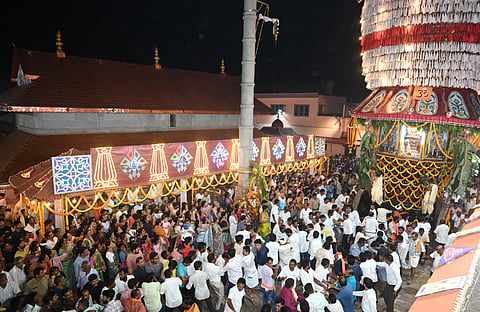 ಕಾವೂರು ಶ್ರೀ ಮಹಾಲಿಂಗೇಶ್ವರ ದೇವಸ್ಥಾನದ ಬ್ರಹ್ಮ ರಥೋತ್ಸವ ನಡೆಯಿತು. 