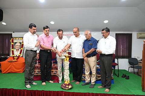 ಕ್ಯಾಂಪ್ಕೋ 53ನೇ ಸ್ಥಾಪನಾ ದಿನಾಚರಣೆ ಡಿ.ವಿ.ಸದಾನಂದ ಗೌಡ  ಉದ್ಘಾಟಿಸಿದರು. ಎಸ್.ಆರ್.ಸತೀಶ್ಚಂದ್ರ, ಕಿಶೋರ್ ಕುಮಾರ್ ಕೋಡ್ಗಿ, ಡಾ.ಬಿ.ವಿ.ಸತ್ಯನಾರಾಯಣ, ಪದ್ಮರಾಜ್ ಪಟ್ಟಾಜೆ ಇದ್ದರು.
