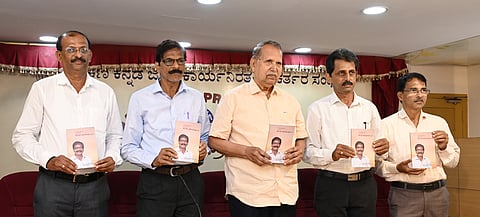 ಮುದ್ದು ಮೂಡುಬೆಳ್ಳೆಯವರ ಜೀವನ ಕಥನದ  ಕೃತಿಯನ್ನು  ಪ್ರೊ.ಬಿ.ಎ.ವಿವೇಕ ರೈ  ಬಿಡುಗಡೆಗೊಳಿಸಿದರು. ಡಾ.ಶ್ರೀನಾಥ್ ಎಂ.ಪಿ., ಪುಷ್ಪರಾಜ್ ಬಿ.ಎನ್., ಕಲ್ಲೂರು ನಾಗೇಶ ಉಪಸ್ಥಿತರಿದ್ದರು.