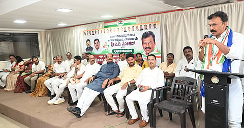 ವಿಧಾನ ಪರಿಷತ್ ಸದಸ್ಯರಾಗಿ ಆಯ್ಕೆಯಾದ ಪಿ.ವಿ. ಮೋಹನ್ ಅವರು ದ.ಕ. ಜಿಲ್ಲಾ ಕಾಂಗ್ರೆಸ್ ಅಭಿನಂದನೆಯನ್ನು ಸ್ವೀಕರಿಸಿ ಕಾರ್ಯಕರ್ತರನ್ನುದ್ದೇಶಿಸಿ ಮಾತನಾಡಿದರು. ಐವನ್ ಡಿಸೋಜ, ಜೆ.ಆರ್. ಲೋಬೋ, ಶಶಿಧರ್ ಹೆಗ್ಡೆ, ಪದ್ಮರಾಜ್ ಆರ್. ಪೂಜಾರಿ ಉಪಸ್ಥಿತರಿದ್ದರು.