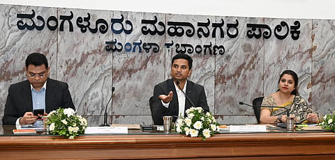 ಮಹಾನಗರ ಪಾಲಿಕೆ 2026-27ನೇ ಸಾಲಿನ  ಬಜೆಟ್‌ನ್ನು ಆಡಳಿತಾಧಿಕಾರಿ ದರ್ಶನ್ ಎಚ್.ವಿ. ಮಂಡಿಸಿದರು. 