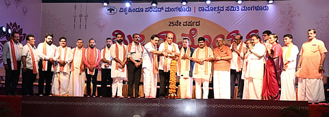 ವಿಶ್ವ ಹಿಂದೂ ಪರಿಷತ್ ಮತ್ತು ಶ್ರೀ ರಾಮೋತ್ಸವ ಸಮಿತಿ ಮಂಗಳೂರು ವತಿಯಿಂದ ಕದ್ರಿ ಮೈದಾನದಲ್ಲಿ ನಡೆಯುತ್ತಿರುವ 25ನೇ ವರ್ಷದ ಶ್ರೀರಾಮೋತ್ಸವ ಕಾರ್ಯಕ್ರಮದ ಶುಕ್ರವಾರದ ಧಾರ್ಮಿಕ ಸಭೆಯನ್ನು ಕ್ಯಾಂಪ್ಕೋ ಅಧ್ಯಕ್ಷ ಎಸ್.ಆರ್.ಸತೀಶ್ಚಂದ್ರ ಉದ್ಘಾಟಿಸಿದರು. 