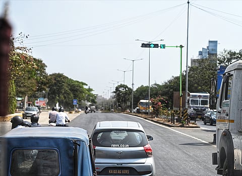  ರಾಷ್ಟ್ರೀಯ ಹೆದ್ದಾರಿ 66 ಹಾದು ಹೋಗುವ ಈ ಜಂಕ್ಷನ್‌ನಲ್ಲಿ ವಾಹನ ದಟ್ಟಣೆ ನಯಂತ್ರಣಕ್ಕೆ ಪೊಲೀಸರು ಸುಗಮ ಸಂಚಾರದ ಉದ್ದೇಶದಿಂದ ಸಿಗ್ನಲ್ ಲೈಟ್ ವ್ಯವಸ್ಥೆ ಮತ್ತೆ ಆರಂಭಿಸಿದ್ದಾರೆ.