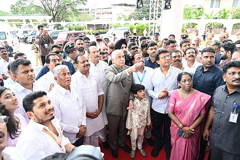 ಮೇರಿಹಿಲ್‌ನಲ್ಲಿರುವ ಪಾಲೆಮಾರ್ ಕನ್ವೆನ್ಶನ್ ಸೆಂಟರ್‌ನಲ್ಲಿ ನಾಲ್ಕು ಸಭಾಭವನಗಳನ್ನು ನ್ಯಾ.ಅಬ್ದುಲ್ ನಝೀರ್ ಲೋಕಾರ್ಪಣೆ ಮಾಡಿದರು. ವಿ.ಸೋಮಣ್ಣ, ಯು.ಟಿ.ಖಾದರ್, ಐವನ್ ಡಿಸೋಜ, ಕ್ಯಾ.ಬ್ರಿಜೇಶ್ ಚೌಟ ಮೊದಲಾದವರಿದ್ದರು.