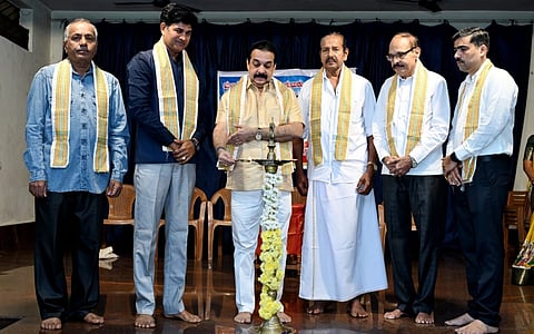 ಮಂಗಳೂರು ತಾಲೂಕು ಚುಟುಕು ಸಾಹಿತ್ಯ ಪರಿಷತ್ ಸಾಹಿತ್ಯ ವೈಭವವನ್ನು ಎಸ್.ಗಣೇಶ್ ರಾವ್ ಉದ್ಘಾಟಿಸಿದರು. ಡಾ.ಹರಿಕೃಷ್ಣ ಪುನರೂರು, ಇರಾ ನೇಮು ಪೂಜಾರಿ, ಹರೀಶ ಸುಲಾಯ ಒಡ್ಡಂಬೆಟ್ಟು, ಗೋಪಾಲಕೃಷ್ಣ ಶಾಸ್ತ್ರಿ ಇದ್ದರು.  