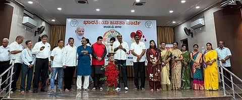 ಉಡುಪಿ ಮಣಿಪಾಲದಲ್ಲಿ ಮೋದಿ ಜನ್ಮದಿನದ ನಿಮಿತ್ತ ಆಯೋಜಿಸಿದ್ದ ರಕ್ತದಾನ ಶಿಬಿರ ಉದ್ಘಾಟಿಸಿ ಯಶ್​ಪಾಲ್​ ಸುವರ್ಣ ಮಾತನಾಡಿದರು. ಕುತ್ಯಾರು ನವೀನ್​ ಶೆಟ್ಟಿ, ಪ್ರಮೋದ್​ ಮಧ್ವರಾಜ್​, ಮಟ್ಟಾರು ರತ್ನಾಕರ್​ ಹೆಗ್ಡೆ, ಉದಯಕುಮಾರ್​ ಶೆಟ್ಟಿ ಕಿದಿಯೂರು, ಪ್ರಭಾಕರ್​ ಪೂಜಾರಿ, ಕಿರಣಕುಮಾರ್​ ಬೈಲೂರು, ದಿನೇಶ್​ ಅಮೀನ್​, ಜಗದೀಶ್​ ಆಚಾರ್ಯ ಕಪ್ಪೆಟ್ಟು, ರಶ್ಮಿತಾ ಬಾಲಕೃಷ್ಣ ಶೆಟ್ಟಿ ಇದ್ದರು.