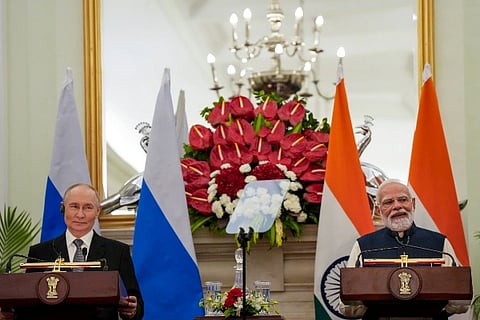 Putin India Visit | ನವದೆಹಲಿಯ ಹೈದರಾಬಾದ್ ಹೌಸ್‌ನಲ್ಲಿ ನಡೆದ ಸುದ್ದಿಗೋಷ್ಠಿಯಲ್ಲಿ ಪ್ರಧಾನ ಮಂತ್ರಿ ನರೇಂದ್ರ ಮೋದಿ ಮತ್ತು ರಷ್ಯಾದ ಅಧ್ಯಕ್ಷ ವ್ಲಾಡಿಮಿರ್ ಪುಟಿನ್