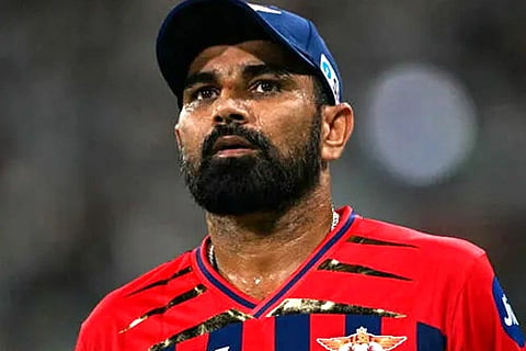 ನಾವು ಕೆಲಸಗಾರರು ನನ್ನ ಕೆಲಸ ಕೇವಲ ಬೌಲಿಂಗ್​ ಮಾಡುವುದಷ್ಟೇ... ಶಮಿ ಹೇಳಿಕೆ ಹಿಂದಿದೆ ಈ ನೋವು! Mohammed Shami 