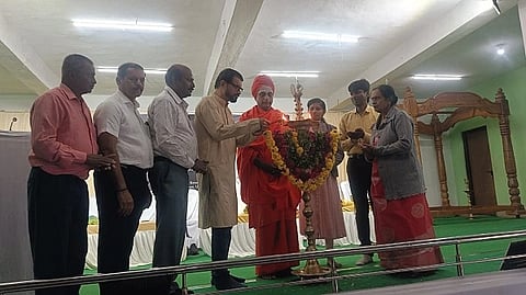 ಮಾನ್ಸೂನ್ ಸಾಂಸ್ಕೃತಿಕ ಉತ್ಸವ ಕಾರ್ಯಕ್ರಮವನ್ನು ಕೆ.ಕೆ.ಗೋಪಾಲಕೃಷ್ಣ ಉದ್ಘಾಟಿಸಿದರು. ಸದಾಶಿವ ಸ್ವಾಮಿಜಿ, ಬಿ.ಎಸ್.ಲೋಕೇಶ್ ಸಾಗರ್ ಇತರರಿದ್ದರು.