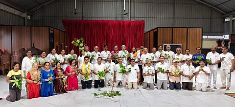 ಉಡುಪಿಯ ಕಡಿಯಾಳಿಯಲ್ಲಿ ಗಿಡ ಮೂಲಿಕಾ (ಜಡಿಬೂಟಿ) ದಿನ ಆಚರಿಸಲಾಯಿತು. ಶ್ರೀಪತಿ ಕಾಮತ್​ ಜೀ, ಸುರೇಶ್​ ಭಕ್ತ, ವೆಂಕಟೇಶ್​ ಮೆಹಂದಳೆ, ಕೆ. ರಾಘವೇಂದ್ರ ಭಟ್​, ನಾಗರಾಜ್​ ಶೇಟ್​ ಹಾಗೂ ಸಮಿತಿ ಸದಸ್ಯರು, ಯೋಗ ಶಿಕ್ಷಕರು, ಯೋಗಾರ್ಥಿಗಳು ಇದ್ದರು.