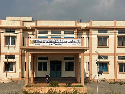 ಮುಂಡಗೋಡ ಕರಗಿನಕೊಪ್ಪ (Murarji School)  ಮುರಾರ್ಜಿ ದೇಸಾಯಿ ವಸತಿ ಕಾಲೇಜ್.