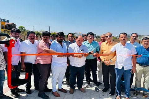 ಕುವೆಂಪುನಗರದ ಎನ್‌ಇಎಸ್ ಬಡಾವಣೆ ಉದ್ಯಾನದಲ್ಲಿ ತೆರೆದ ಜಿಮ್ ಹಾಗೂ ಫೆನ್ಸಿಂಗ್ ಅಭಿವೃದ್ಧಿ ಕಾಮಗಾರಿಯನ್ನು ಸೂಡಾ ಅಧ್ಯಕ್ಷ ಎಚ್.ಎಸ್.ಸುಂದರೇಶ್ ಉದ್ಘಾಟಿಸಿದರು. ಚೇತನ್ ಗೌಡ, ಕೆ.ಎನ್.ಪ್ರಸನ್ನ, ರಮೇಶ್ ಬಾಬು ಇತರರಿದ್ದರು.