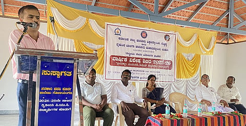 ಉಡುಪಿಯ ವೈಕುಂಠ ಬಾಳಿಗಾ ಲಾ ಕಾಲೇಜಿನ ಎನ್​ಎಸ್​ಎಸ್​ ಶಿಬಿರದಲ್ಲಿ ರಾಜೇಂದ್ರ ಕಿಣಿ ಮಾತನಾಡಿದರು. ಡಾ. ಸುರೇಖಾ ಕೆ., ಮಂಜುನಾಥ್​ ಪಟಗಾರ, ಜಯರಾಮ ಶೆಟ್ಟಿ, ಡಾ. ಜಯಮೋಲ್​ ಪಿ.ಎಸ್​., ಅಮೋಘ್​ ಗಾಡ್ಕರ್​ ಇದ್ದರು.