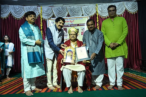 ಪಂಡಿತ್ ರವೀಂದ್ರ ಯಾವಗಲ್ ಅವರಿಗೆ ‘ಲಯ ಸಾರ್ವಭೌಮ’ ಪ್ರಶಸ್ತಿ ಪ್ರದಾನ ಮಾಡಲಾಯಿತು. ಪಂಡಿತ್ ಸತೀಶ್ ಹಂಪಿಹೊಳಿ, ಜಿ.ಎಸ್.ಹೆಗಡೆ, ನಂದಕುಮಾರ್ ಕುರುಡಿ ಉಪಸ್ಥಿತರಿದ್ದರು. 