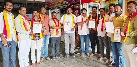 ಬೀದರ್‍ನಲ್ಲಿ ನಮ್ಮ ಕರ್ನಾಟಕ ಸೇನೆಯ ನೂತನ ಪದಾಧಿಕಾರಿಗಳಿಗೆ ಸೇನೆಯ ಜಿಲ್ಲಾ ಘಟಕದ ಅಧ್ಯಕ್ಷ ಗಣೇಶ್ ಪಾಟೀಲ ಜ್ಯಾಂತಿ ಅವರು ನೇಮಕಾತಿ ಪತ್ರ ವಿತರಿಸಿದರು.