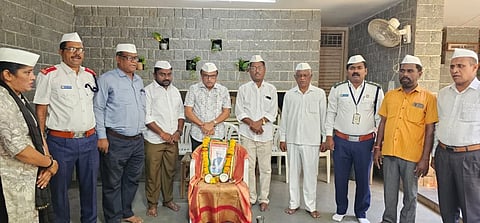 ಕಲಬುರಗಿಯ ಭಾರತ ಸೇವಾದಳ ಕಚೇರಿಯಲ್ಲಿ ಗುರುವಾರ ಆಯೋಜಿಸಿದ್ದ ಡಾ.ಎನ್​.ಎಸ್​.ಹರ್ಡೀಕರ್​ ಜನ್ಮ ದಿನಾಚರಣೆ ಕಾರ್ಯಕ್ರಮದಲ್ಲಿ ಶಶೀಲ್​ ನಮೋಶಿ, ಸುರೇಶ ಬಡಿಗೇರ್​, ಚಂದ್ರಶೇಖರ ಜಮಾದಾರ್​, ಮಂಜುನಾಥ ನಾಲವಾರಕರ್​, ಶಿವಶರಣಪ್ಪ ಜಮಾದಾರ್​, ಜಯಪ್ರಕಾಶ ಕಟ್ಟಿಮನಿ, ಗುರುಲಿಂಗಯ್ಯ ವಿಶ್ವನಾಥಮಠ, ನಾಗರಾಜ ನಂದೂರ, ಲಕ್ಷಿ$್ಮಪುತ್ರ ಪೂಜಾರಿ ಇತರರಿದ್ದರು.