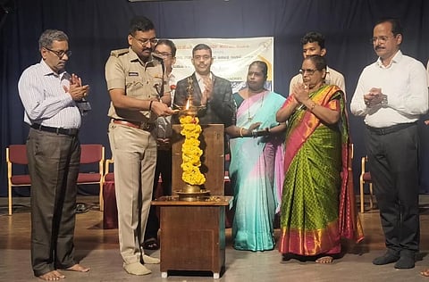ಉಡುಪಿಯಲ್ಲಿ ಆಯೋಜಿಸಿದ್ದ 'ನಶಾಮುಕ್ತ ಭಾರತ ಅಭಿಯಾನ'ವನ್ನು ಹರಿರಾಮ್​ ಶಂಕರ್​ ಉದ್ಘಾಟಿಸಿದರು. ಮಾಲತಿದೇವಿ ಎ., ಶಂಕರ್​ ನಾಯ್ಕ್​, ಗಾಯತ್ರಿ ಗಿರಿಧರ್​ ಪೈ, ವಿಶ್ವನಾಥ್​ ಪೈ, ಅಮ್ಮುಂಜೆ ರಮೇಶ್​ ನಾಯಕ್​, ವಿ.ಜಿ. ಶೆಟ್ಟಿ ಇತರರಿದ್ದರು.