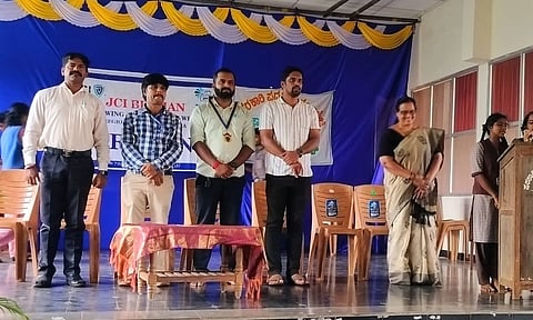 ಬೆಳ್ಮಣ್​ ಸರ್ಕಾರಿ ಪ.ಪೂ. ಕಾಲೇಜಿನಲ್ಲಿ 'ನಶಾ ಮುಕ್ತ ಭಾರತ' ಅಭಿಯಾನ ನಡೆಯಿತು. ವೀರೇಂದ್ರ ಆರ್​.ಕೆ., ಗೋಪಾಲ್​, ಜಯಂತಿ ಶೆಟ್ಟಿ, ಪ್ರದೀಪ್​, ರಾಘವೇಂದ್ರ ಪ್ರಭು ಕರ್ವಾಲು ಇದ್ದರು.