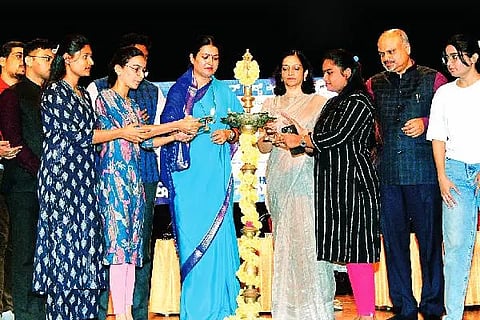 ‘ಸಂಕಲ್ಪ 2’ ಉಚಿತ ಸ್ಪರ್ಧಾತ್ಮಕ ಪರೀಕ್ಷಾ ತರಬೇತಿ ಕಾರ್ಯಕ್ರಮವನ್ನು ಡಾ. ಎನ್. ಮಂಜುಳಾ ಉದ್ಘಾಟಿಸಿದರು. ಡಾ. ಪ್ರಭಾ ಮಲ್ಲಿಕಾರ್ಜುನ್, ಡಾ. ಬಿ.ಇ. ರಂಗಸ್ವಾಮಿ, ಮೋಹನ್ ಕುಮಾರ್ ಎಸ್, ವರುಣ್ ಗೌಡ, ವೀರೇಶ್ ಪಟೇಲ್ ಇದ್ದರು.