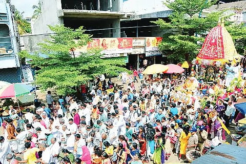 ದಾವಣಗೆರೆಯಲ್ಲಿ ಗುರುವಾರ ಇಸ್ಕಾನ್ ಸಂಸ್ಥೆಯಿಂದ ಆಯೋಜಿಸಿದ್ದ ಪುರಿ ಶ್ರೀ ಜಗನ್ನಾಥ ರಥಯಾತ್ರೆ ಮಹೋತ್ಸವದ ದೃಶ್ಯ.