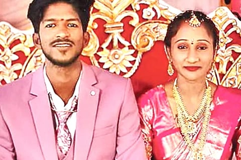 ರೈಲಿನಿಂದ ಕೆಳಗೆ ಬಿದ್ದ ನವದಂಪತಿ ದುರ್ಮರಣ