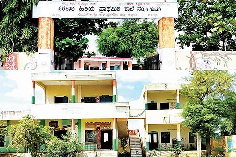 ನಂ.1 ಇಟಗಿಯ ಸಹಿಪ್ರಾ ಶಾಲೆ ಹೊರನೋಟ.