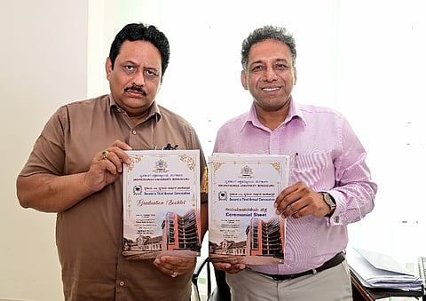 ಶನಿವಾರ ಸುದ್ದಿಗೋಷ್ಠಿಯಲ್ಲಿ ವಿವಿ ಕುಲಪತಿ ಪ್ರೊ. ಮೋಹನ್‌ಕುಮಾರ್ ಬಿ.ಕೆ.