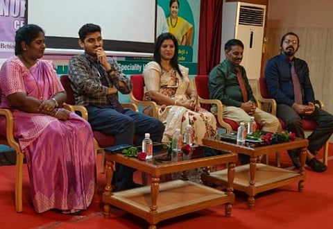  ಉಜಿರೆ ಎಸ್.ಡಿ.ಎಂ ಆಸ್ಪತ್ರೆಯಲ್ಲಿ ನಡೆದ ದಾದಿಯರ ದಿನಾಚರಣೆಯಲ್ಲಿ ನರ್ಸಿಂಗ್ ಅಧೀಕ್ಷಕಿ ಶೆರ್ಲಿ ಅವರನ್ನು ಸನ್ಮಾನಿಸಲಾಯಿತು. ಎಂ.ಜನಾರ್ದನ್,  ಡಾ.ಸಾತ್ವಿಕ್ ಜೈನ್ ಇತರರಿದ್ದರು.