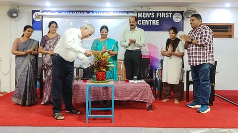 ಉಡುಪಿಯ ಡಾ. ಜಿ.ಶಂಕರ್​ ಕಾಲೇಜ್​ನಲ್ಲಿ ಆಯೋಜಿಸಿದ್ದ ಓರಿಯಂಟೇಷನ್​ ಕಾರ್ಯಕ್ರಮವನ್ನು ಪ್ರೊ. ಎನ್​.ಎಸ್​. ಶೆಟ್ಟಿ ಉದ್ಘಾಟಿಸಿದರು. ಪ್ರೊ. ಡಾ.ನಿಕೇತನಾ, ಪ್ರೊ. ಶ್ರೀಮತಿ ಅಡಿಗ, ಡಾ. ರಾಜೇಂದ್ರ ಕೆ., ಡಾ. ಅಬ್ದುಲ್​ ರಝಾಕ್​ ಇದ್ದರು.