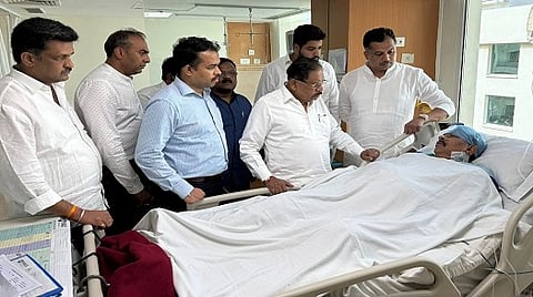 ಷಡಕ್ಷರಿ ಆರೋಗ್ಯ ವಿಚಾರಿಸಿದ ಡಿಸಿಎಂ ಡಾ.ಜಿ.ಪರಮೇಶ್ವರ