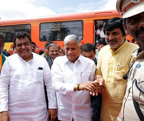 ಚನ್ನಪಟ್ಟಣಕ್ಕೆ ಆಗಮಿಸಿದ ಕೇಂದ್ರ ಸಚಿವ ವಿ.ಸೋಮಣ್ಣ ಮತ್ತು ರಾಜ್ಯ ಸಚಿವ ಎಂ.ಬಿ.ಪಾಟೀಲ್ ಅವರನ್ನು ಸ್ವಾಗತಿಸಿದ ಶಾಸಕ ಸಿ.ಪಿ.ಯೋಗೇಶ್ವರ್