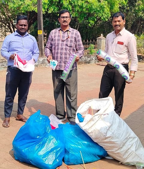 ಮಾಲಿನ್ಯ ನಿಯಂತ್ರಣ ಮಂಡಳಿ ಅಧಿಕಾರಿಗಳು ಪ್ಲಾಸ್ಟಿಕ್‌ ವಶಕ್ಕೆ ಪಡೆದರು