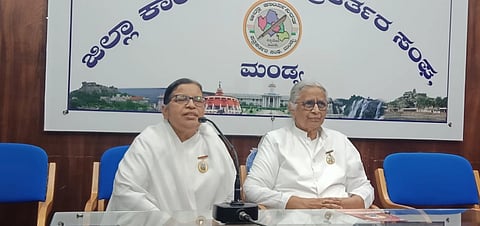 ಮಂಡ್ಯದಲ್ಲಿ ಆಯೋಜಿಸಿದ್ದ ಸುದ್ದಿಗೋಷ್ಠಿಯಲ್ಲಿ ಶಾರದಾ ಮಾತನಾಡಿದರು.