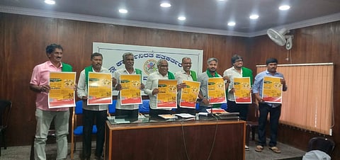 ಮಂಡ್ಯದಲ್ಲಿ ರೈತ ಸಂಘದ ಜಿಲ್ಲಾಧ್ಯಕ್ಷ ಇಂಡುವಾಳು ಚಂದ್ರಶೇಖರ್ ನೇತೃತ್ವದಲ್ಲಿ ಆಯೋಜಿಸಿದ್ದ ಸುದ್ದಿಗೋಷ್ಠಿಯಲ್ಲಿ ಫೋಸ್ಟರ್ ಬಿಡುಗಡೆ ಮಾಡಲಾಯಿತು.