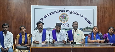 ಮಂಡ್ಯದಲ್ಲಿ ಆಯೋಜಿಸಿದ್ದ ಸುದ್ದಿಗೋಷ್ಠಿಯಲ್ಲಿ ದಸಂಸ ರಾಜ್ಯಾಧ್ಯಕ್ಷ ವೆಂಕಟಗಿರಿಯಯ್ಯ ಮಾತನಾಡಿದರು.