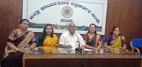 ಮಂಡ್ಯದಲ್ಲಿ ಆಯೋಜಿಸಿದ್ದ ಸುದ್ದಿಗೋಷ್ಠಿಯಲ್ಲಿ ಪ್ರತಿಷ್ಠಾನದ ಅಧ್ಯಕ್ಷ ಬಿ.ಎಂ.ನಂಜೇಗೌಡ ಮಾತನಾಡಿದರು.