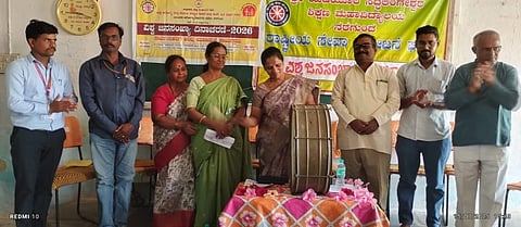 SUPERSTION : ನರಗುಂದ ಶ್ರೀ ಯಡೆಯೂರ ಸಿದ್ಧಲಿಂಗೇಶ್ವರ ಬಿಇಡಿ ಕಾಲೇಜಿನಲ್ಲಿ ಬುಧವಾರ ಹಮ್ಮಿಕೊಂಡಿದ್ದ ವಿಶ್ವ ಜನಸಂಖ್ಯಾ ದಿನಾಚರಣೆಯನ್ನು ಡಾ. ರೇಣುಕಾ ಕೊರವನವರ ಉದ್ಘಾಟಿಸಿದರು. 