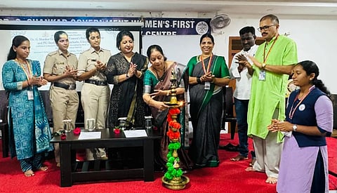 ಉಡುಪಿಯ ಡಾ. ಜಿ.ಶಂಕರ್​ ಕಾಲೇಜ್​ನಲ್ಲಿ ಆಯೋಜಿಸಿದ್ದ ಕಾರ್ಯಾಗಾರವನ್ನು ಡಾ. ದಿವ್ಯಾರಾಣಿ ಪ್ರದೀಪ್​ ಉದ್ಘಾಟಿಸಿದರು. ಪ್ರೊ.ನಿಕೇತನಾ, ವಸಂತಿ ಶೆಟ್ಟಿ ಬ್ರಹ್ಮಾವರ, ಪ್ರೊ. ಕೃಷ್ಣ ಭಟ್​, ಶ್ರುತಿ, ರಶ್ಮಿ, ರೇಖಾ ಎಸ್​.ಎನ್​. ಇತರರಿದ್ದರು. 