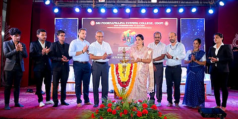 ಉಡುಪಿಯ  ಪೂರ್ಣಪ್ರಜ್ಞ ಸಂಧ್ಯಾ ಕಾಲೇಜಿನಲ್ಲಿ ಆಯೋಜಿಸಿದ್ದ 'ಪೂರ್ಣಂ" ಕಾರ್ಯಕ್ರಮವನ್ನು ಸ್ವಪ್ನಾ ಸುರೇಶ್​ ಉದ್ಘಾಟಿಸಿದರು. ಡಾ. ಚಂದ್ರಕಾಂತ್​ ಭಟ್​, ಟಿ. ಪ್ರಶಾಂತ್​ ಹೊಳ್ಳ, ಡಾ. ರಾಘವೇಂದ್ರ ಎಲ್​., ವಿನಾಯಕ ಪೈ. ಬಿ., ಡಾ. ಪ್ರಜ್ಞಾ ಮಾರ್ಪಳ್ಳಿ, ಗಗನ್​ ಸುವರ್ಣ, ವಿವೇಕ್​ ಕೆ.ಎಂ., ಶ್ರೇಯಸ್​ ನಾಯಕ್​ ಉಪಸ್ಥಿತರಿದ್ದರು.